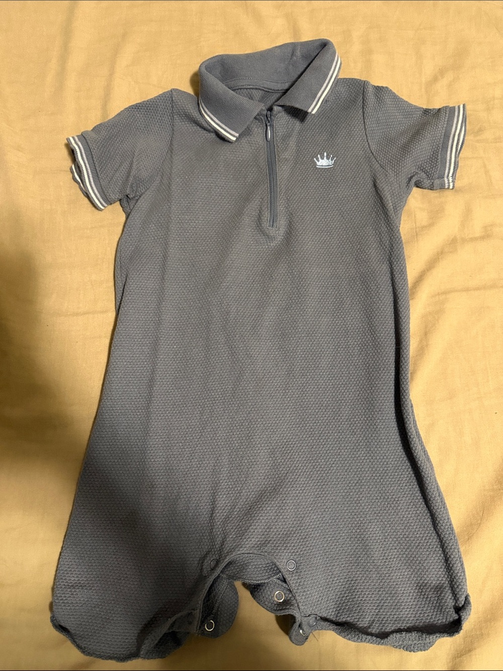 Nutmeg 18-24m Gray Kids' One-Piece Romper with Crown Accent
